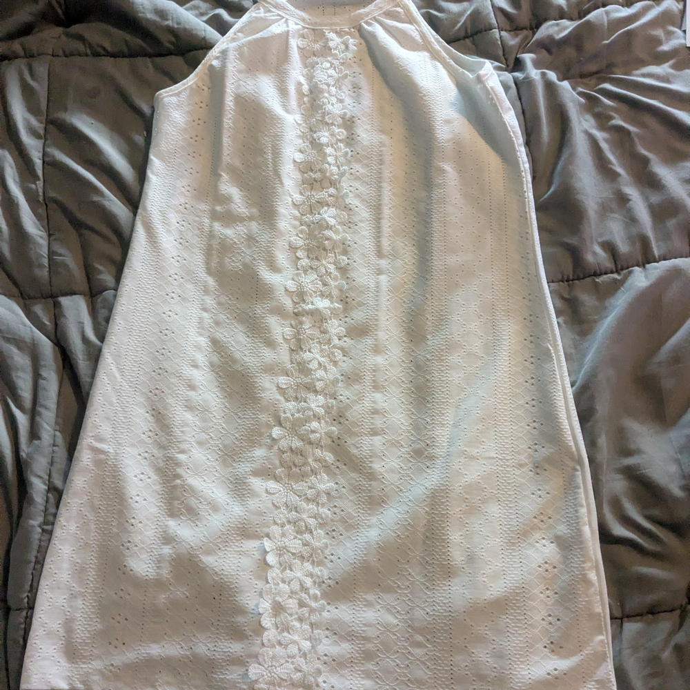 Elegant White Sleeveless Dress